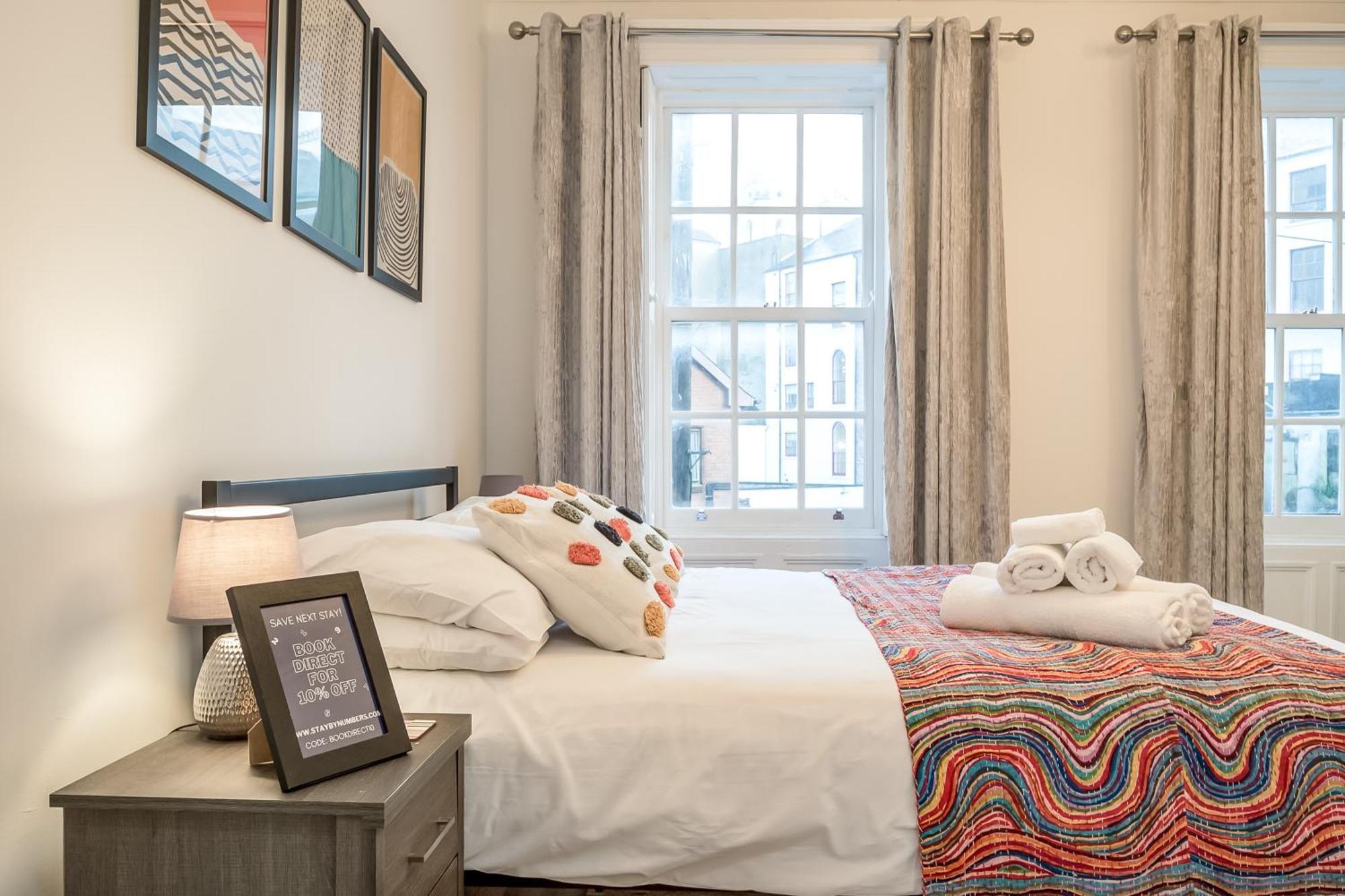 Staybynumbers - Centre Victorian Townhouse Ferienhaus *