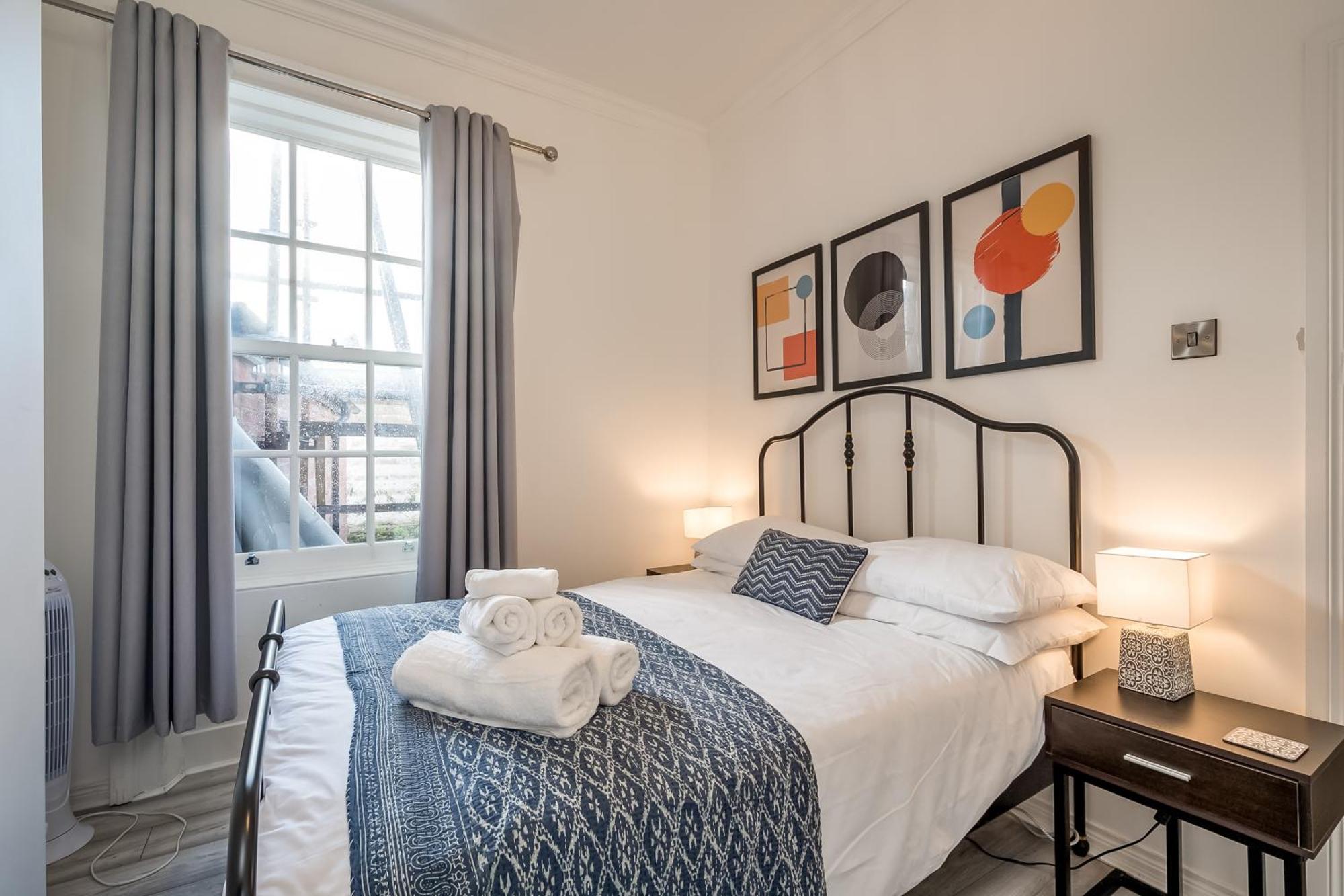 Staybynumbers - Centre Victorian Townhouse Belfast